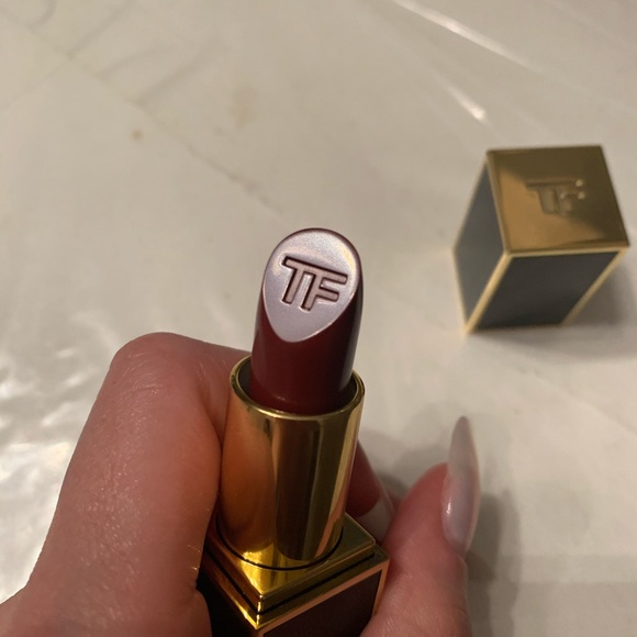 - Tom Ford Velvet Cherry Lipstick 08 - Picture 1 of 4